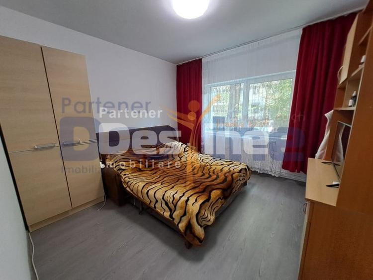 Apartament cu 3 camere decomandat, mobilat în Mircea cel Bătrân
