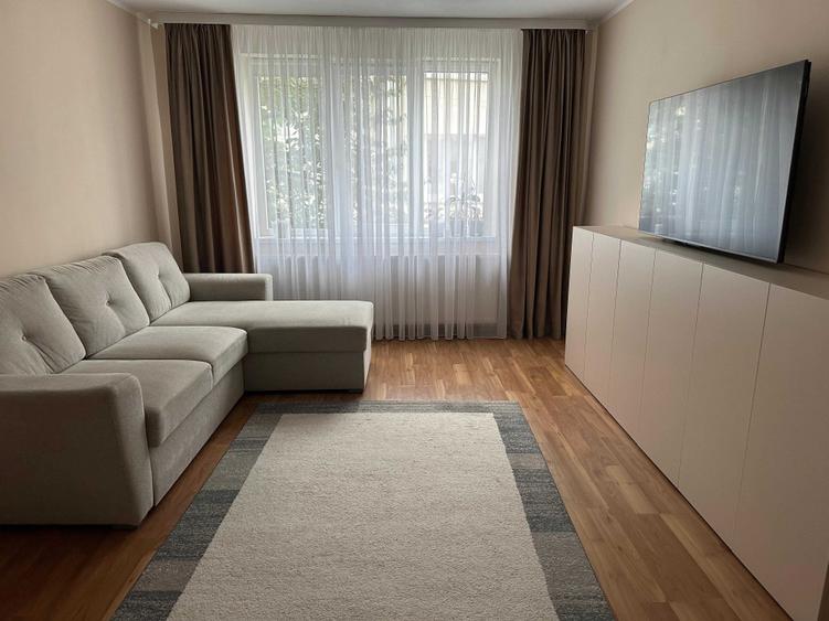 Apartament cu 3 camere decomandat în Central