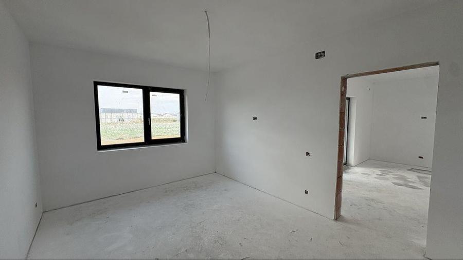 Casă cu 3 camere cu Teren 553 Mp în Sântandrei