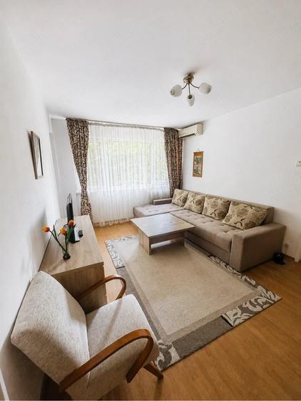 Apartament cu 3 camere semidecomandat în Drumul Taberei