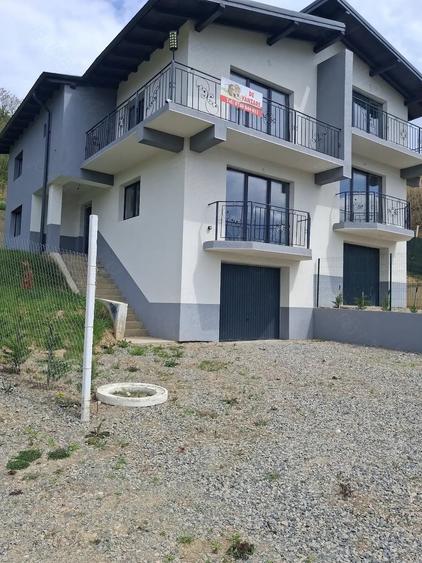 Casă cu 3 camere cu Teren 4 Mp în Central