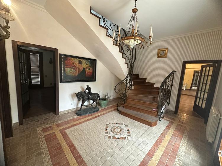 Casă individuală cu 8 camere cu Piscina în Corbeanca