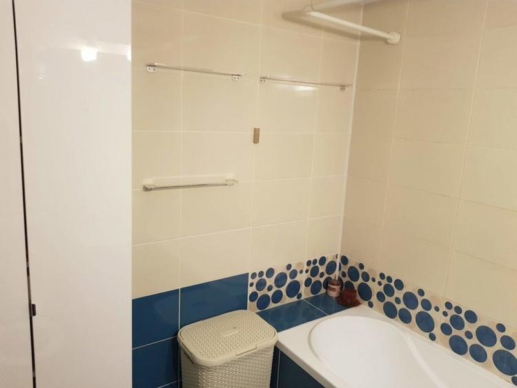 Apartament cu 3 camere decomandat în Dristor