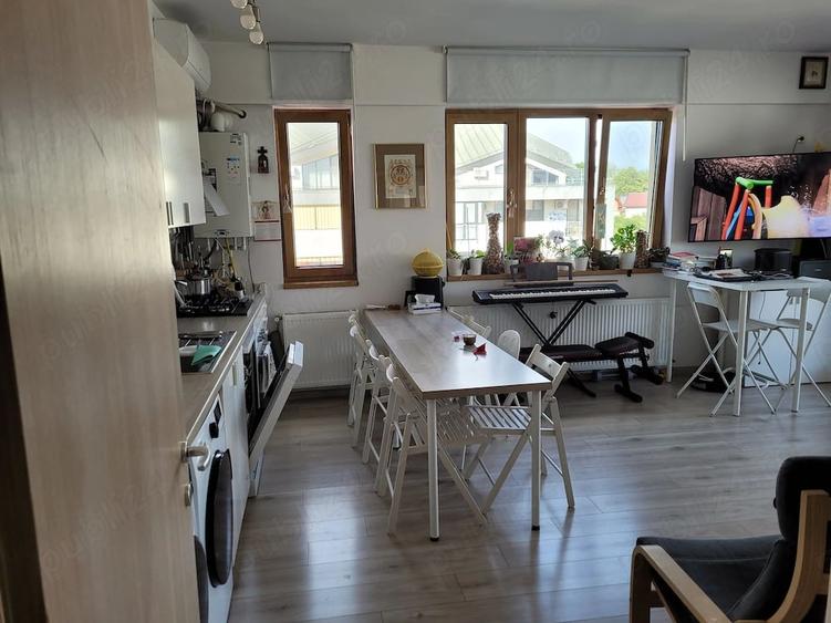 Apartament cu 4 camere decomandat în Dămăroaia