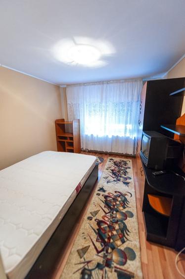 Apartament cu 3 camere decomandat în Exterior Vest
