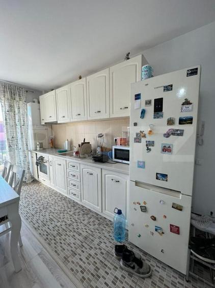 Apartament cu 3 camere semidecomandat, mobilat în Florești