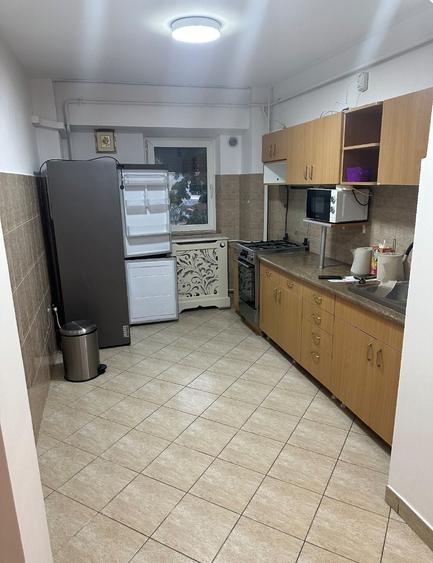 Apartament cu 3 camere decomandat în Exterior Vest