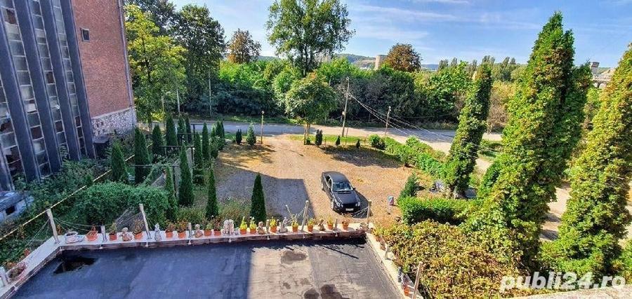Spațiu comercial, de 500 mp, în Hunedoara