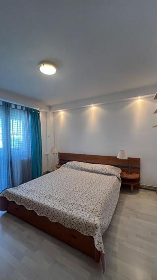Apartament cu 3 camere decomandat, mobilat în Băneasa