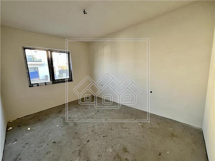 Duplex cu 5 camere cu Teren 420 Mp în Șelimbăr