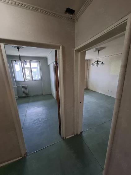 Apartament cu 3 camere decomandat în Drumul Taberei
