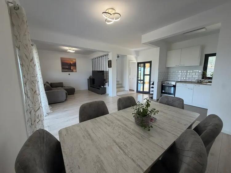 Apartament cu 4 camere semidecomandat în Buftea