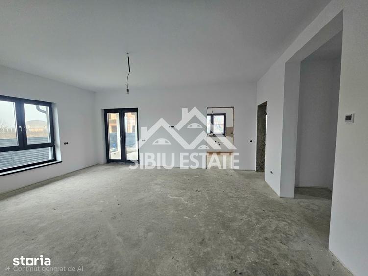 Casă cu 4 camere cu Teren 430 Mp în Cristian
