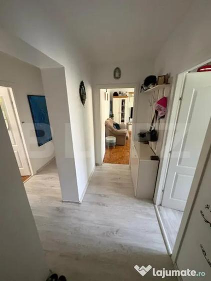 Apartament cu 4 camere decomandat în Central