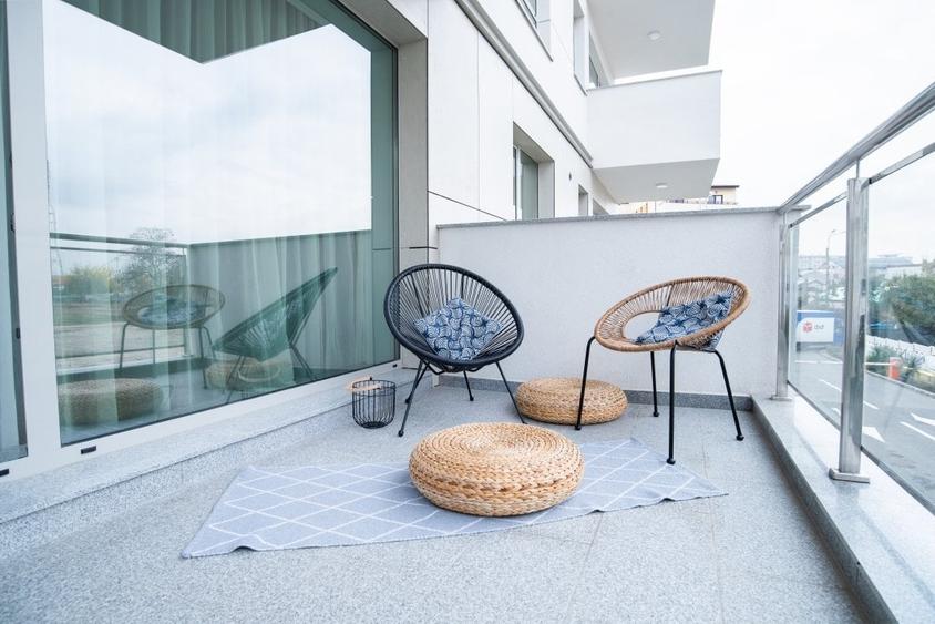 Apartament cu 2 camere semidecomandat, mobilat în 1 Mai