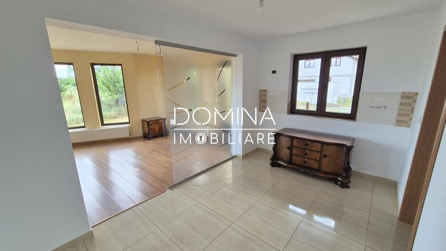 Casă individuală cu 6 camere cu Teren 300 Mp în Sud