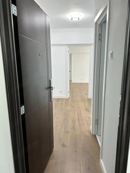Apartament cu 3 camere decomandat în Tineretului