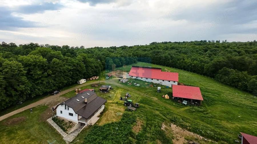 Casă cu 6 camere cu Teren 129800 Mp în Iacobești