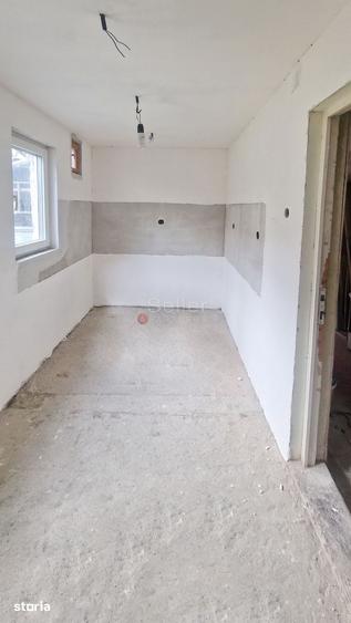 Casă cu 5 camere cu Teren 273 Mp în Central