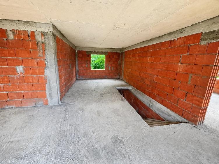 Casă cu Teren 124 Mp în Olanu