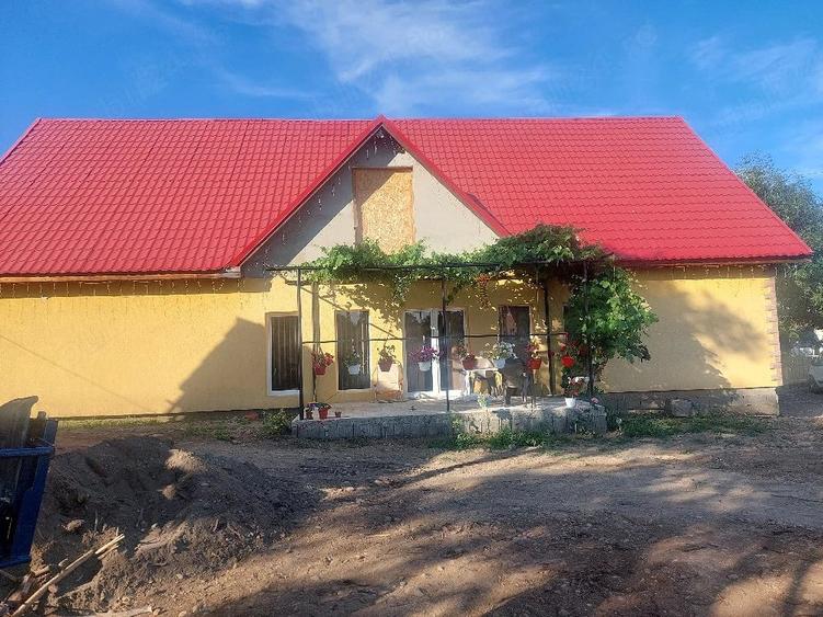 Casă cu 3 camere cu Teren 1000 Mp în Pietriș