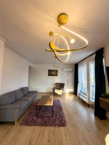 Apartament cu 3 camere semidecomandat, mobilat în Tractorul