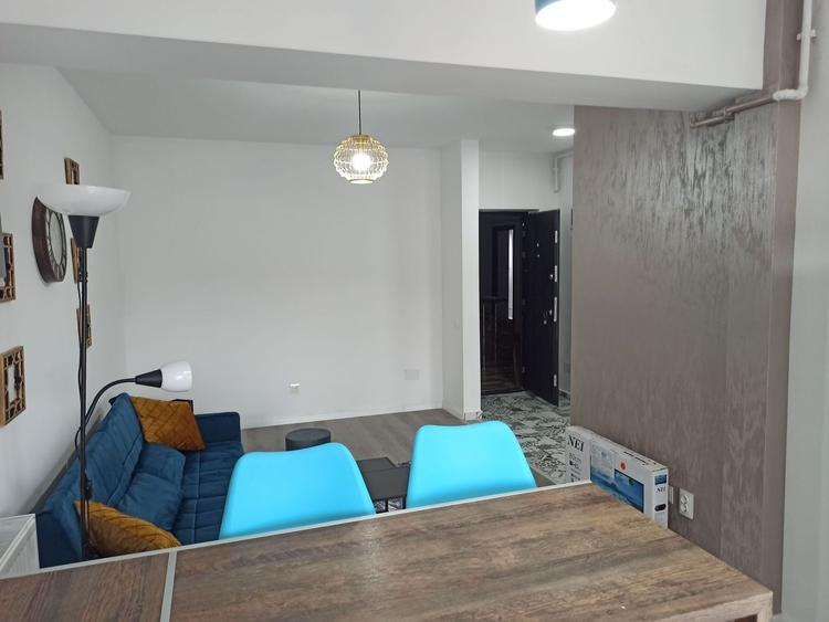 Apartament cu 2 camere semidecomandat, mobilat în Nord-Vest