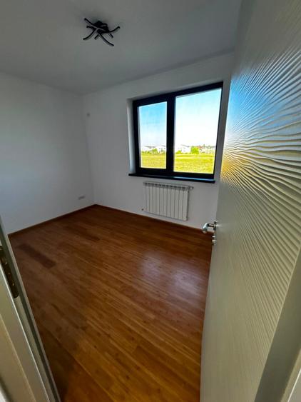Casă individuală cu 5 camere cu Teren 500 Mp în Balotești