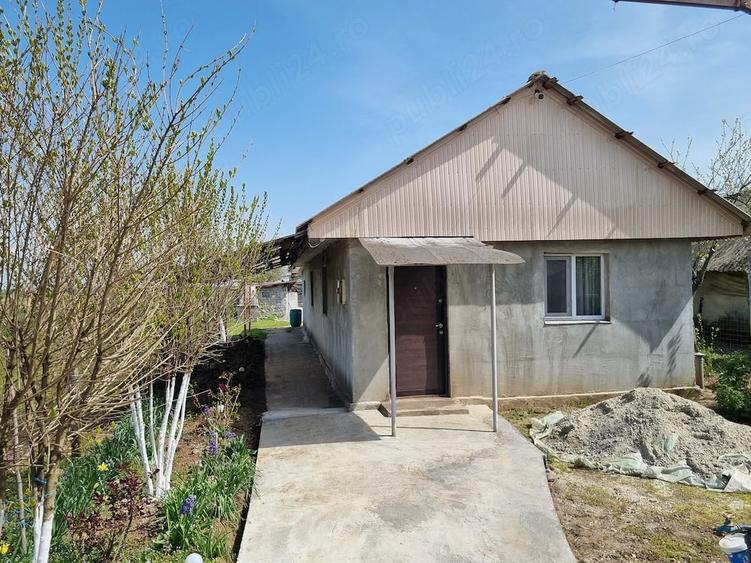 Casă cu 2 camere cu Teren 1500 Mp în Copaciu