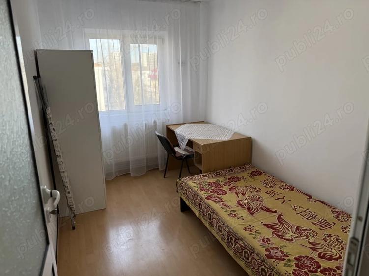 Apartament cu 3 camere semidecomandat în Central