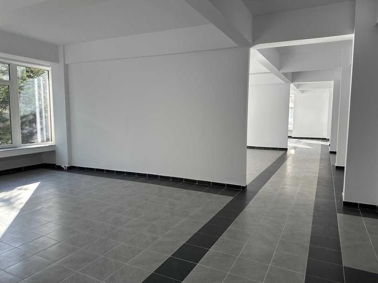 Spațiu comercial, de 290 mp, în Prundu