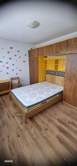 Apartament cu 3 camere în Podu Roș