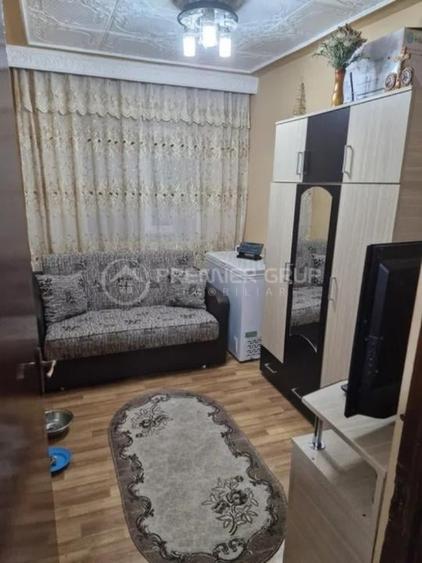 Apartament cu 3 camere decomandat în Nicolina