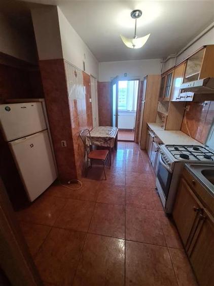 Apartament cu 3 camere decomandat, mobilat în Răcădău