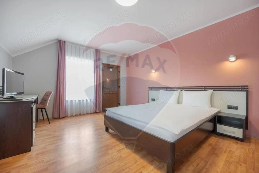 Casă cu 16 camere cu Teren 5375 Mp în Sânmartin