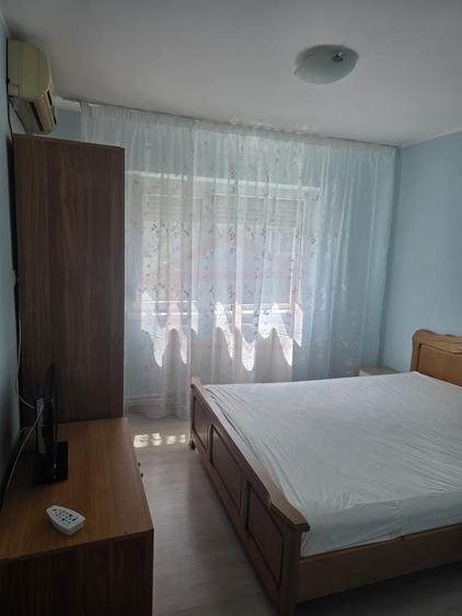 Apartament cu 3 camere decomandat, mobilat în Micro 17