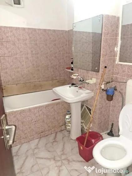 Apartament cu 4 camere decomandat în Dacia