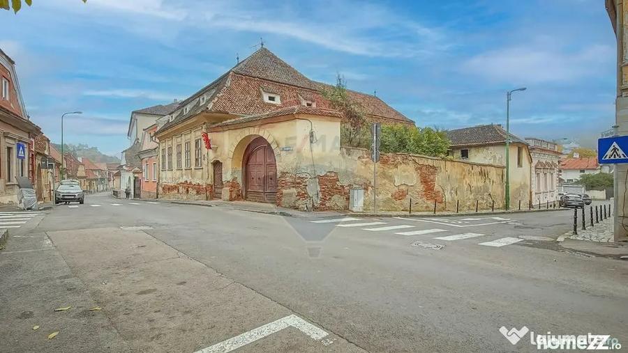 Casă cu 5 camere cu Teren 479 Mp în Schei