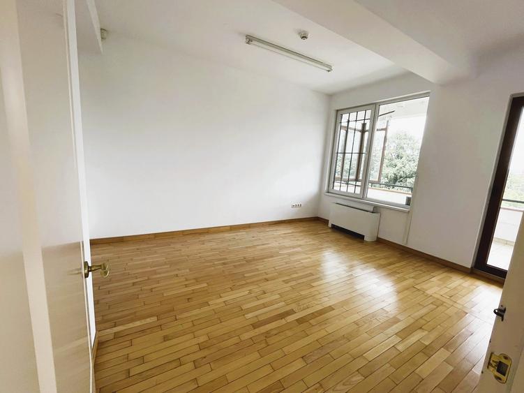 Birou, de 200 mp, în Central