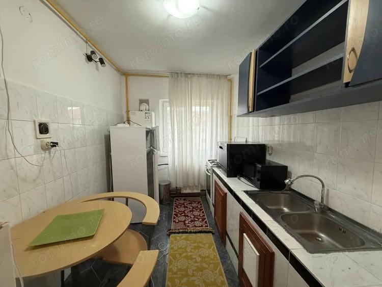 Apartament spatios, 2 camere, 42 mp utili, decomandat - Girocului - 2