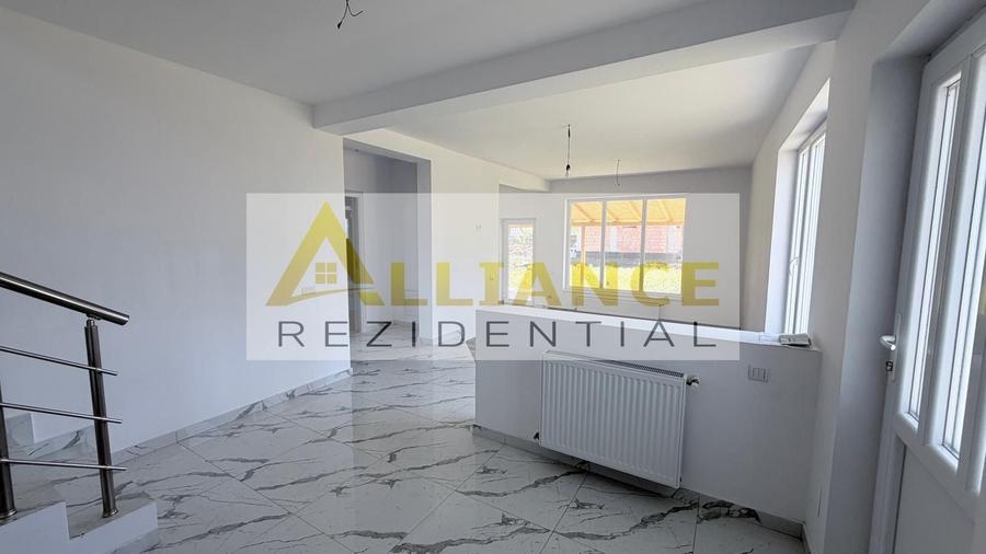 Casă individuală cu 5 camere cu Canalizare în Berceni