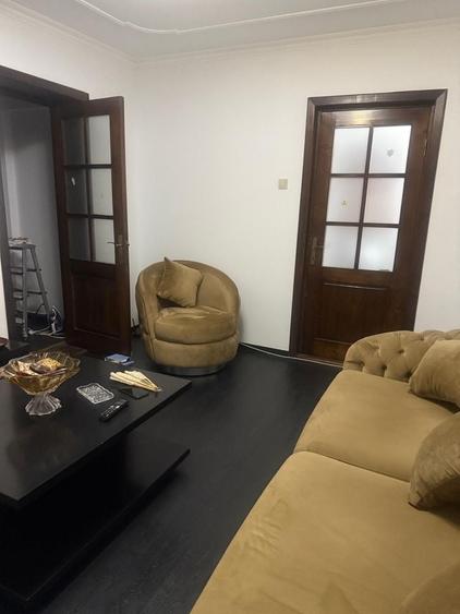 Apartament cu 3 camere semidecomandat în Central