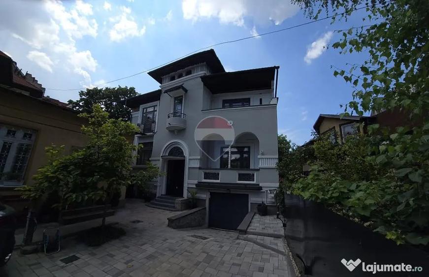 Casă cu 8 camere cu Teren 350 Mp în Dacia