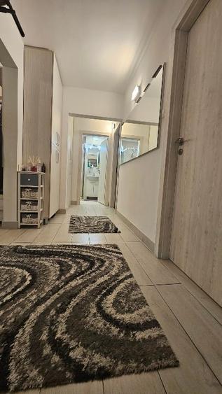 Apartament cu 4 camere decomandat, mobilat în Dacia