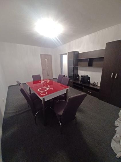Apartament cu 3 camere semidecomandat, mobilat în Pantelimon