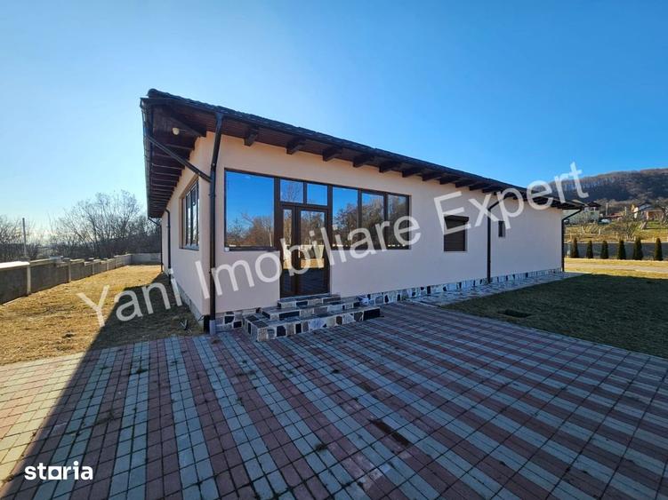 Casă cu 5 camere cu Teren 3600 Mp în Albești