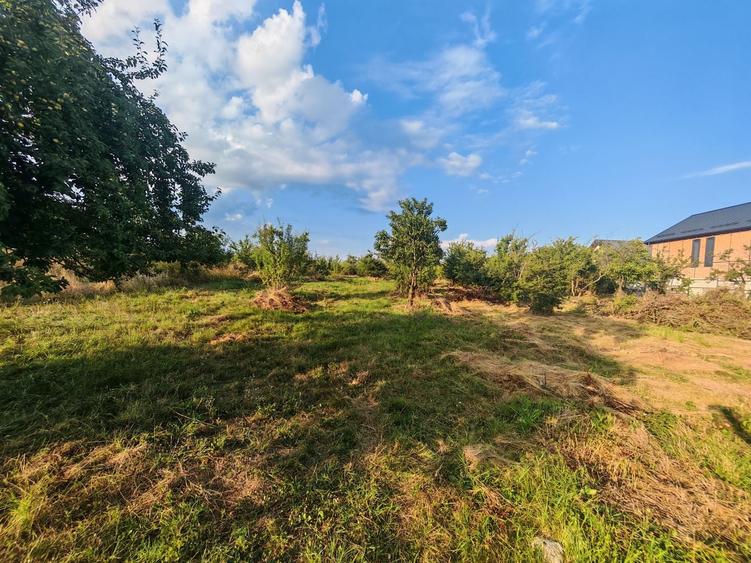 Teren Construcții intravilan de 1600 mp, în Exterior Nord