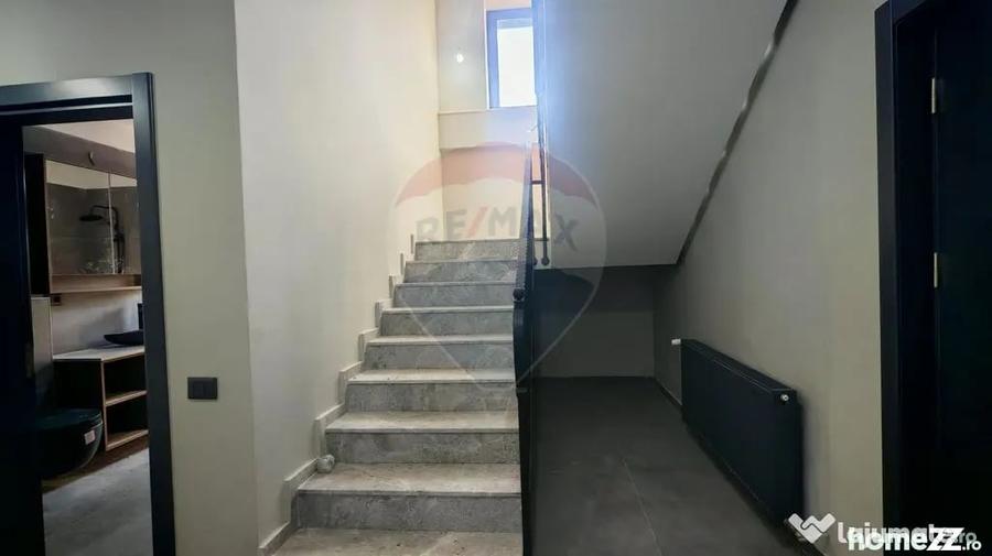 Casă cu 4 camere cu Teren 563 Mp în Corbeanca