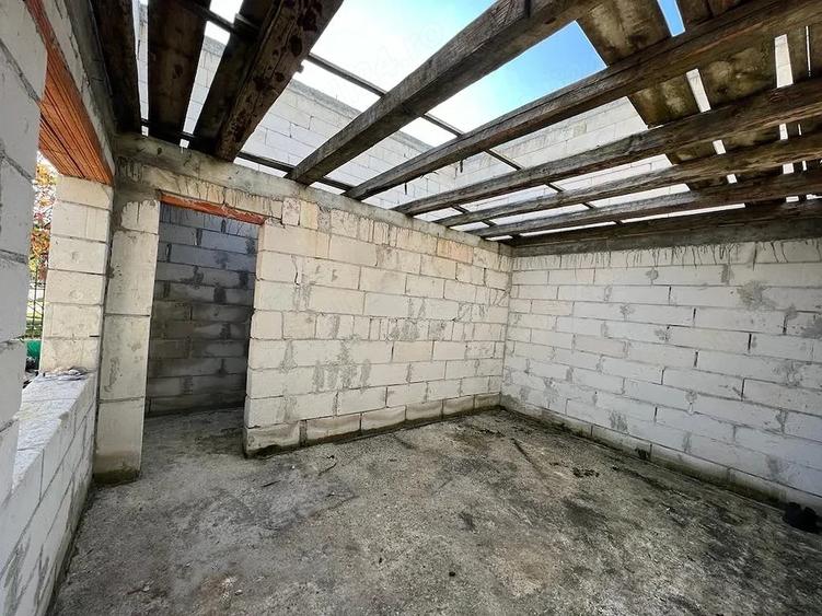 Casă cu 4 camere cu Teren 427 Mp în Central