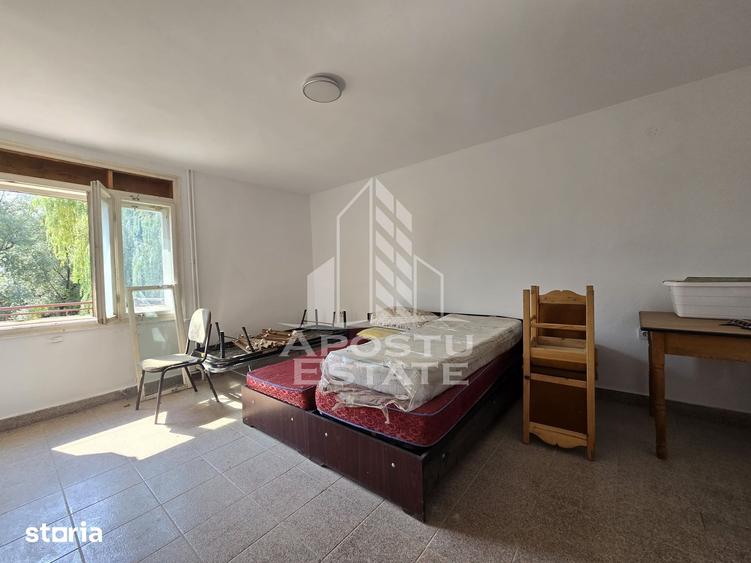 Casă cu 8 camere cu Teren 1140 Mp în Central